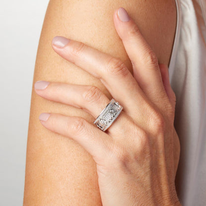 Ring Zeit & Gelassenheit in Limitierter Auflage + Beleuchteter Box